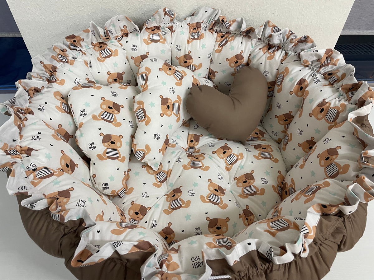 Großes wendbares Babynest mit 3 Kissen – individuell handgefertigt