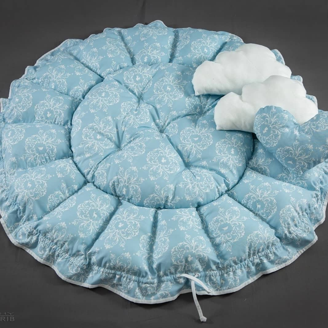 Großes wendbares Babynest mit 3 Kissen – individuell handgefertigt
