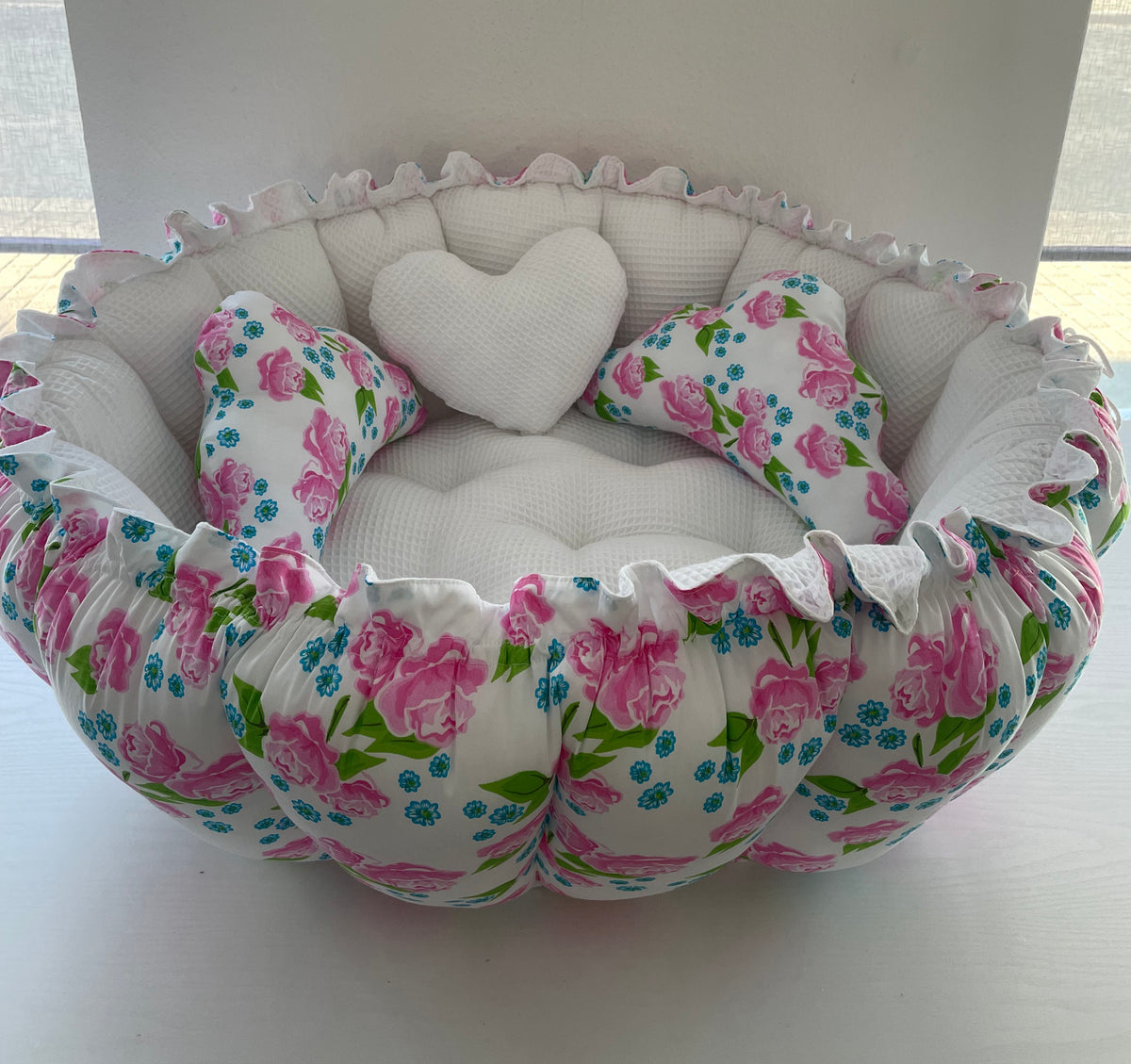 Großes wendbares Babynest mit 3 Kissen – individuell handgefertigt