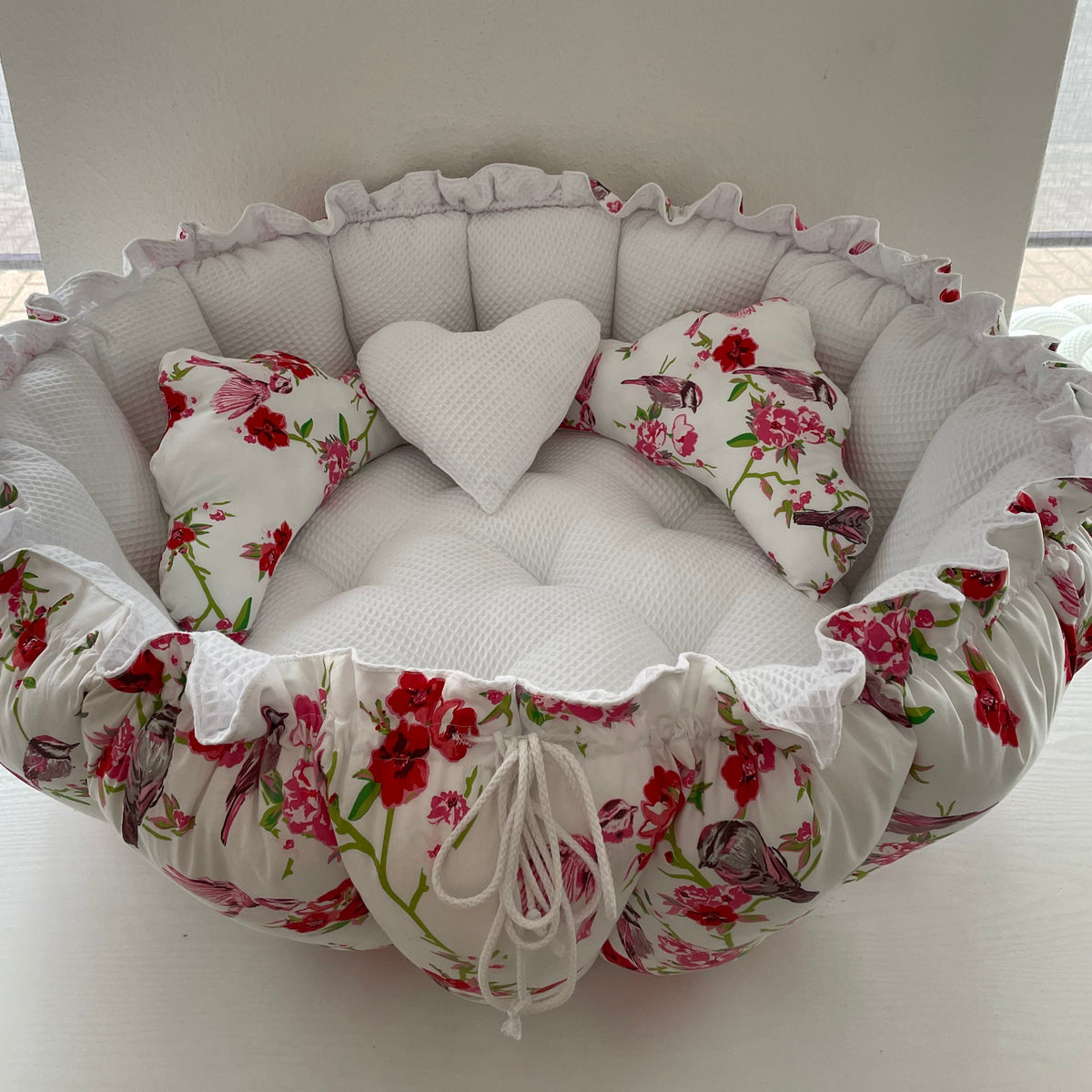 Großes wendbares Babynest mit 3 Kissen – individuell handgefertigt